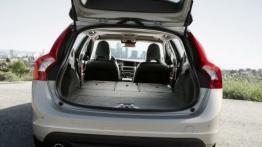 Volvo V60 - tył - bagażnik otwarty