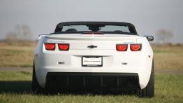 Chevrolet Camaro Cabrio Hennessey - tył - reflektory włączone