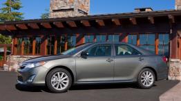 Toyota Camry Hybrid 2012 - lewy bok