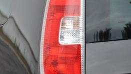 Skoda Roomster - świeżo po odbiorze - lewy tylny reflektor - wyłączony