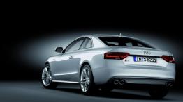 Audi S5 Coupe 2012 - tył - reflektory włączone