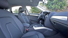 Audi A4 2007 - widok ogólny wnętrza z przodu