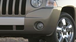 Jeep Compass - lewy przedni reflektor - wyłączony