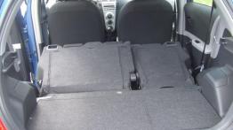 Toyota Yaris D-4D - tylna kanapa złożona, widok z bagażnika