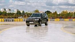 BMW X5 4.4i - galeria redakcyjna - widok z przodu