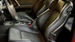 Hyundai Coupe 2007 - widok ogólny wnętrza z przodu