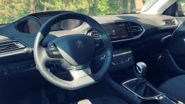 Peugeot 308 kontra Volkswagen Golf – czy Francuzi pokonają „króla kompaktów”?