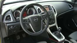 Błyskawica, która odwraca głowy - Opel Astra GTC