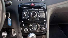 Peugeot RCZ 1.6 THP 200KM - randka z przechodniami