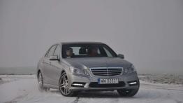 Jak opanować 200 koni na śniegu? - Skoda Octavia