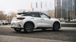 Lexus LBX E-Four Cool to wyjątkowe połączenie Mini i Toyoty. Ideał miejskiego premium