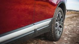 Mitsubishi Outlander 2.0 4WD CVT - galeria redakcyjna - lewy próg boczny