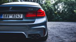 BMW M5 4.4 V8 600 KM - galeria redakcyjna - prawy tylny reflektor - w??czony