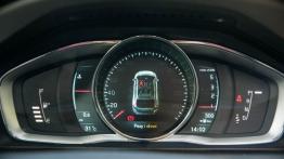 Volvo XC60 Facelifting 2.0 D4 181KM - galeria redakcyjna - zestaw wskaźników