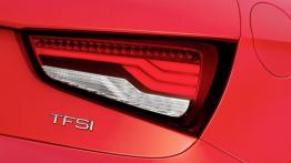 Audi A1 TFSI Facelifting R-Line (2015) - prawy tylny reflektor - wyłączony