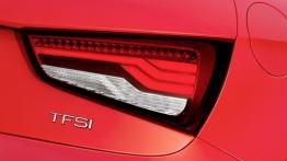 Audi A1 TFSI Facelifting R-Line (2015) - prawy tylny reflektor - wyłączony