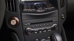 Nissan 370Z Nismo Roadster Concept (2015) - konsola środkowa