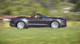 Ford Mustang VI Cabrio EcoBoost (2015) - wersja europejska - prawy bok