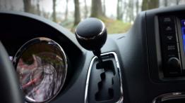 Lancia Voyager 3.6 V6 283KM - galeria redakcyjna (2) - dźwignia zmiany biegów przy kierownicy