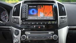 Toyota Land Cruiser V8 Terenowy Facelifting 4.6 VVT-i 318KM - galeria redakcyjna - konsola środkowa
