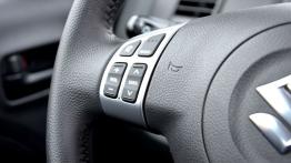 Suzuki Splash Hatchback 5d Facelifting 1.0 68KM - galeria redakcyjna - sterowanie w kierownicy