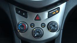 Chevrolet Aveo T300 Sedan 1.3D 95KM - galeria redakcyjna - panel sterowania wentylacją i nawiewem