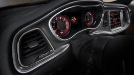 Dodge Challenger SRT Hellcat (2015) - deska rozdzielcza