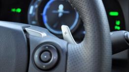 Lexus IS III Sedan 300h 223KM - galeria redakcyjna - manetka zmiany biegów pod kierownicą