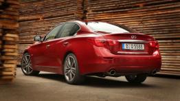 Infiniti Q50 2.0 Turbo (2014) - widok z tyłu