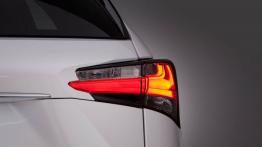 Lexus NX 200t (2014) - prawy tylny reflektor - włączony