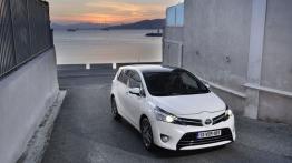 Toyota Verso Facelifting - widok z przodu