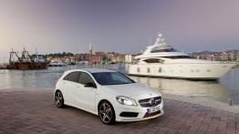 Mercedes A 250 Sport (W176) 2012 - prawy bok