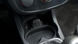 Opel Corsa D Hatchback 3d Facelifting 1.7 CDTI ECOTEC 130KM - galeria redakcyjna - schowek na kubki