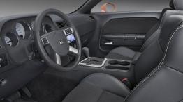 Dodge Challenger SRT8 - widok ogólny wnętrza z przodu