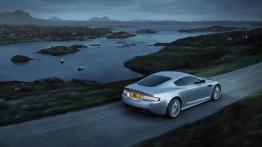 Aston Martin DBS 2008 - widok z tyłu
