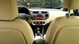 Kia Rio III Hatchback 5d - galeria społeczności - fotel pasażera, widok z tyłu