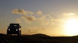 Land Rover Defender 2012 - widok z przodu