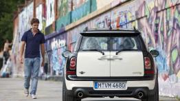 Mini Clubman Cooper Facelifting - widok z tyłu