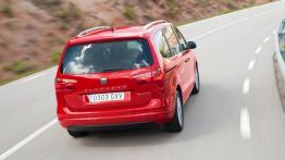 Seat Alhambra 2011 - tył - reflektory włączone