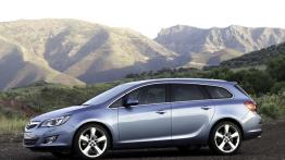 Opel Astra Sports Tourer - lewy bok