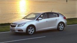 Chevrolet Cruze hatchback ECO-TEC - lewy bok