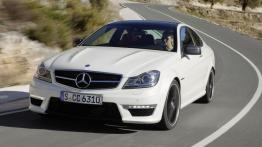 Mercedes C63 AMG Coupe 2012 - widok z przodu