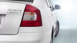 Skoda Octavia II GreenLine Hatchback Facelifting - prawy tylny reflektor - wyłączony