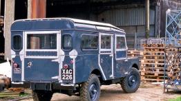 Land Rover Defender Special - widok z tyłu