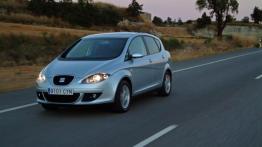 Seat Toledo III - przód - reflektory włączone