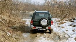 Suzuki Grand Vitara 2.0 - widok z tyłu