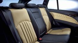 Mercedes Klasa E 2006 - tylna kanapa
