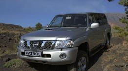 Nissan Patrol 2005 - widok z przodu