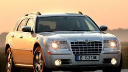 Chrysler 300C Touring - widok z przodu