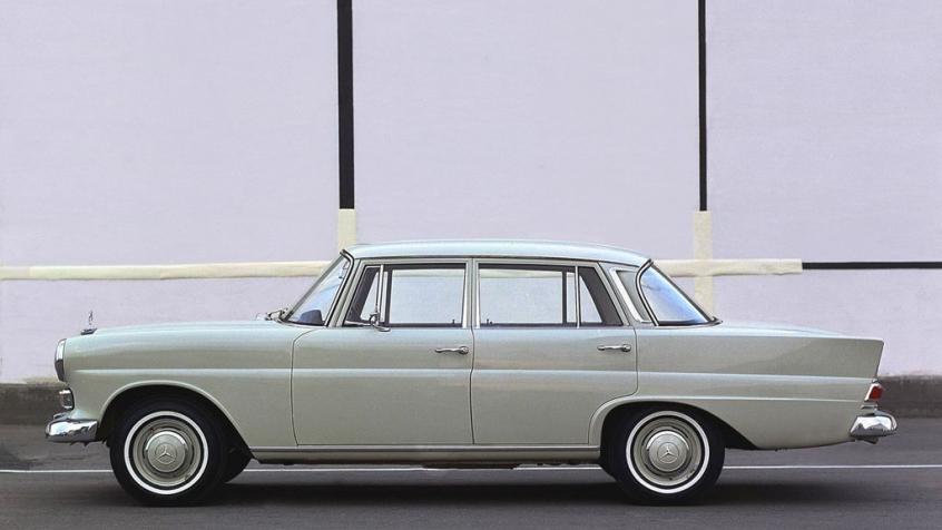 Mercedes W110 2.3 105KM 77kW 1965-1966